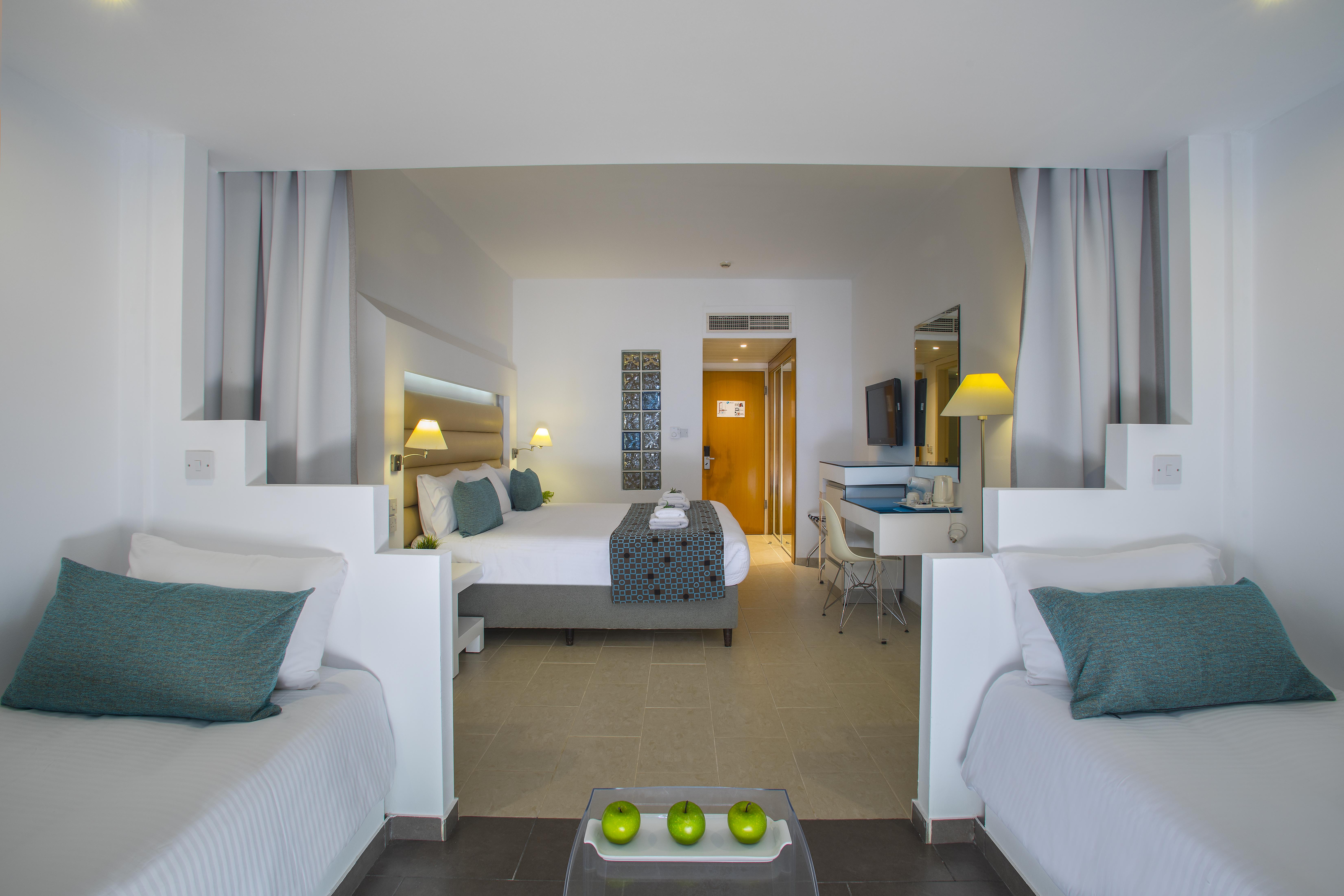 เซนติโด ไซเปรีย เบย์ บาย เลโอนาร์โด โฮเต็ล Hotel Geroskipou ภายนอก รูปภาพ